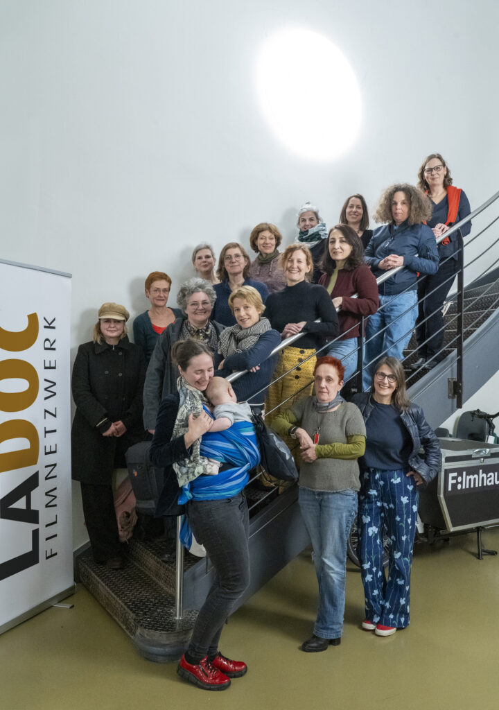 Vlnr., hintere Reihe: Britta Wandaogo, Petra Sattler, Angelika Huber, Anke Schäfer, Lisa Glahn, Luzia Schmid, Luisa Bäde. Vordere Reihe: Christiane Büchner, Bettina Braun, Caroline Nokel, Merandokht Faizi, Carolin Schmitz. Vorne: Martina Pieck, Mirjam Leuze. 